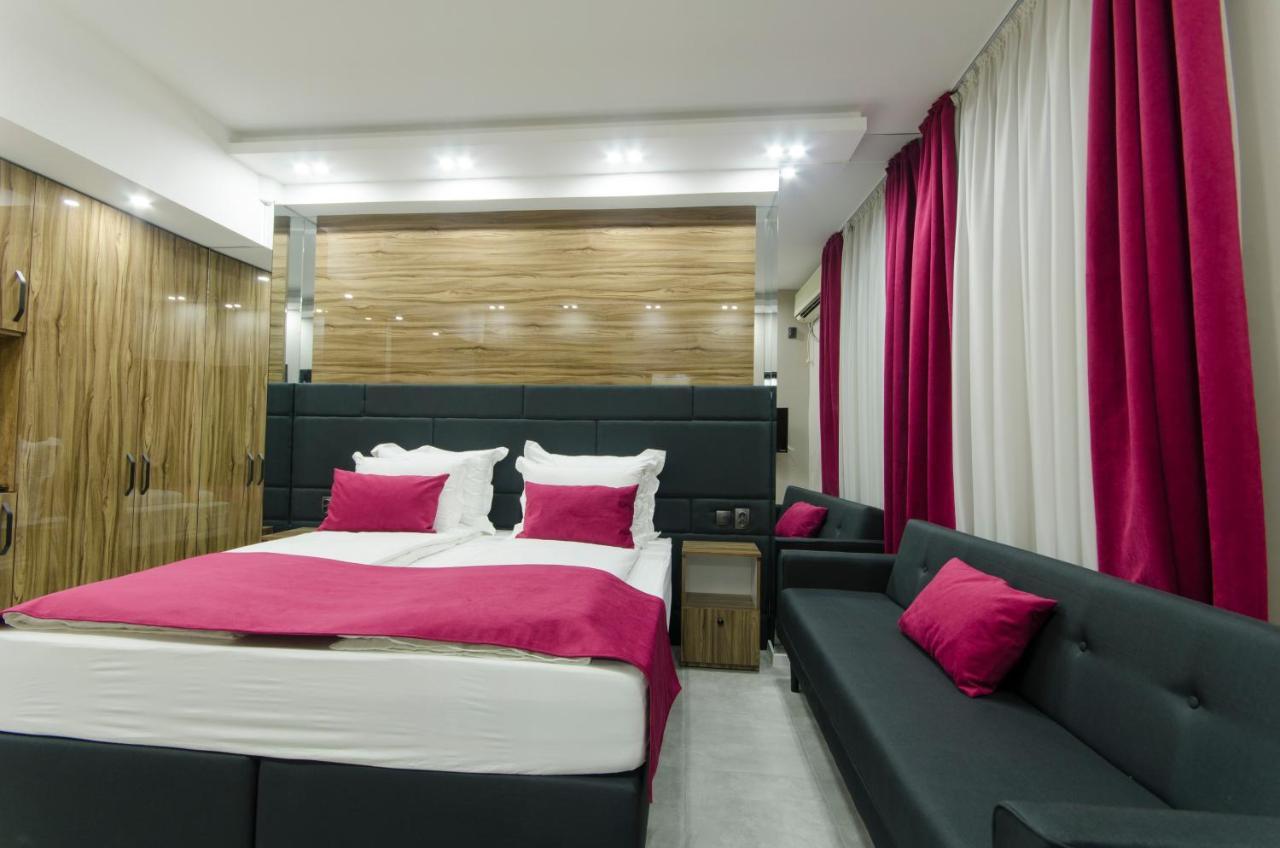 Ara Hotel Skopje Buitenkant foto