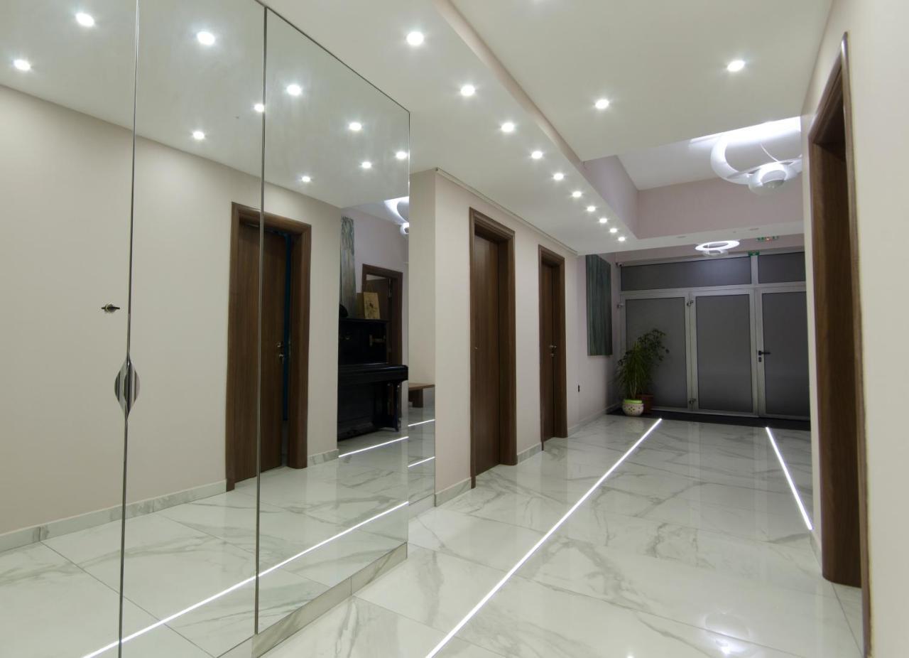 Ara Hotel Skopje Buitenkant foto